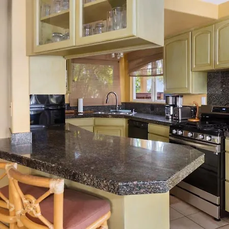 Plumeria Suite, 2-Bedroom Condo In A Boutique Property, Sleeps 6 Kihei Exterior photo