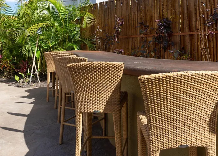 Plumeria Suite, 2-Bedroom Condo In A Boutique Property, Sleeps 6, Pool & Bbq