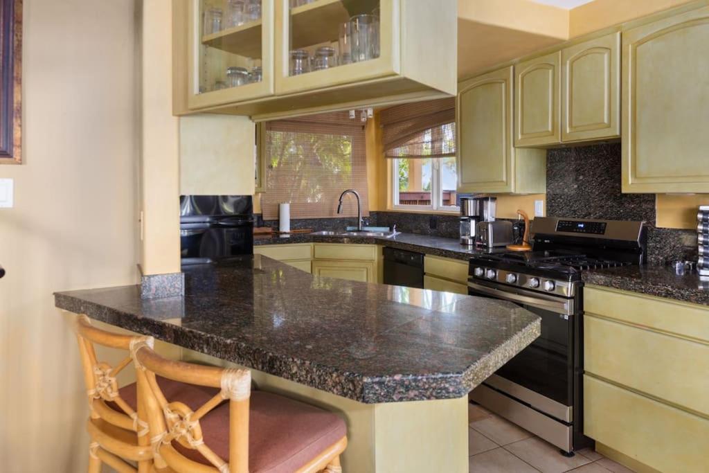 Plumeria Suite, 2-bedroom In A Boutique Property, Sleeps 6, Pool & Bbq Apartment